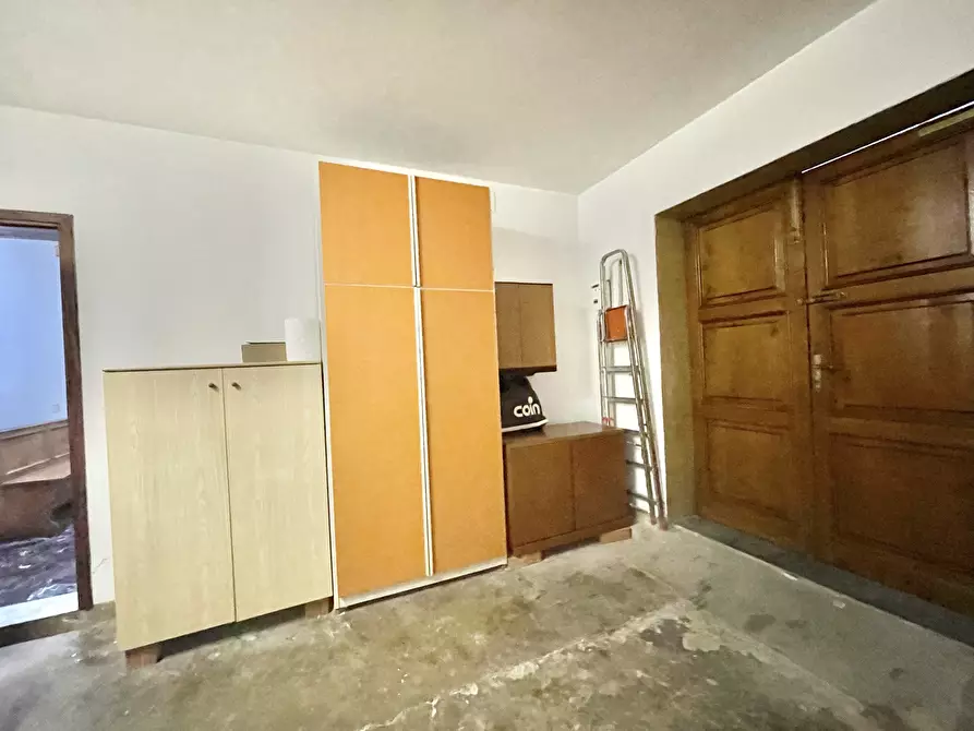 Immagine 28 di Trilocale in affitto  a Pietrasanta