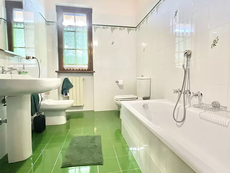 Immagine 24 di Villetta a schiera in vendita  a Camaiore