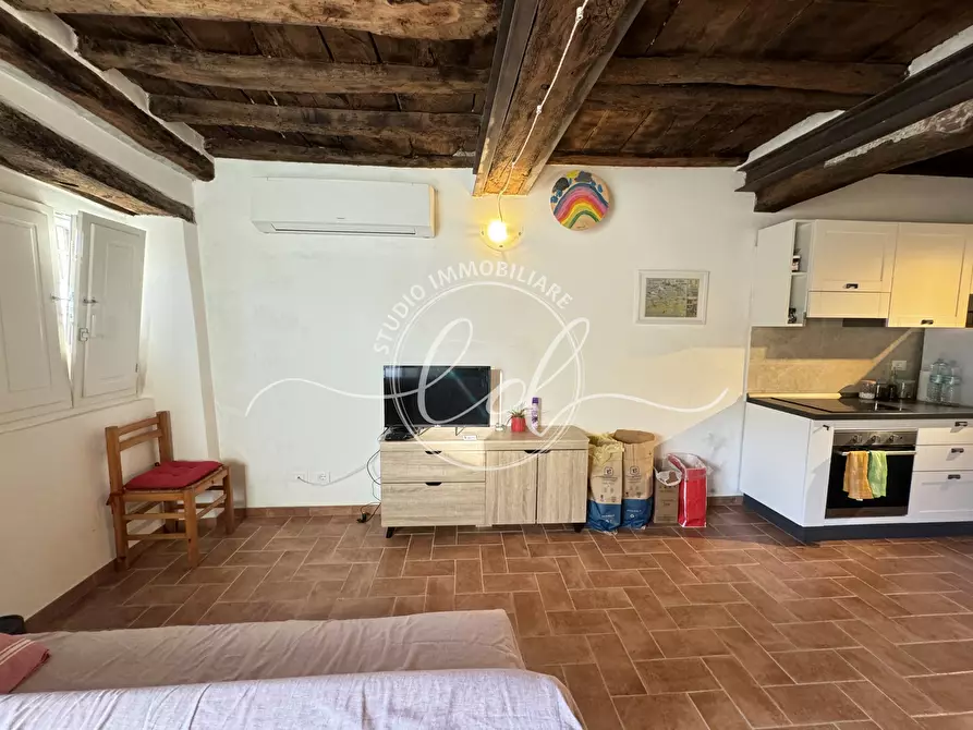 Immagine 10 di Porzione di casa in vendita  a Pietrasanta