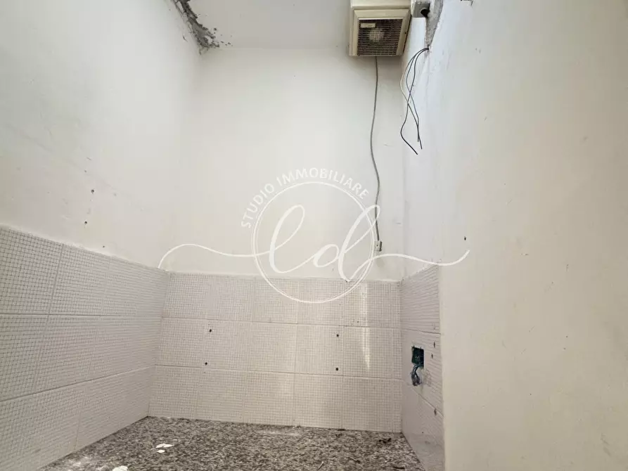 Immagine 16 di Locale commerciale in vendita  a Montignoso