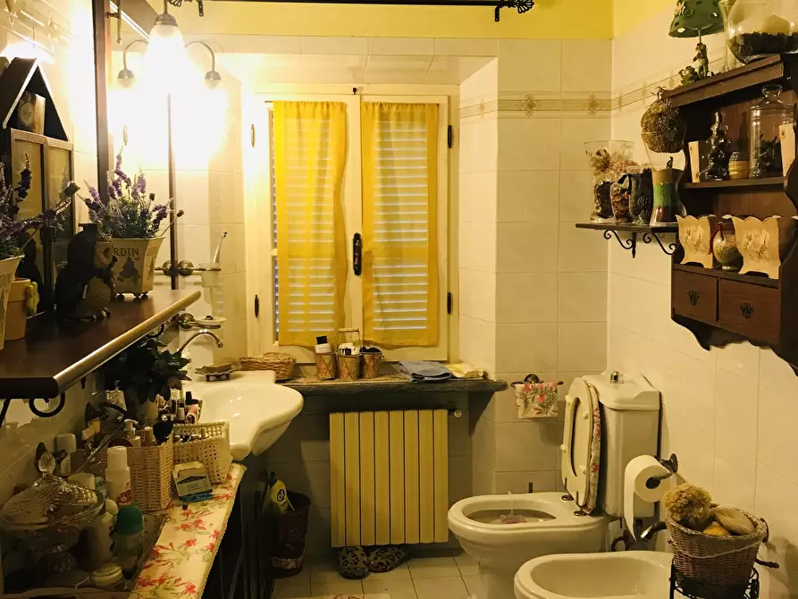 Immagine 21 di Porzione di casa in vendita  a Pietrasanta