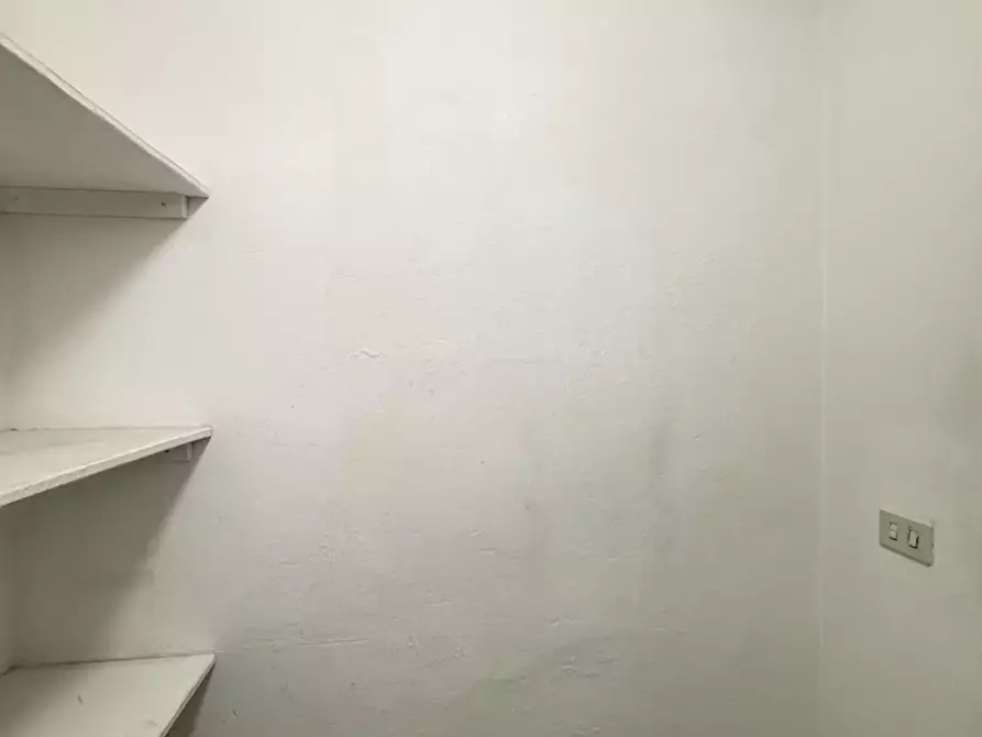 Immagine 15 di Capannone industriale in vendita  a Seravezza