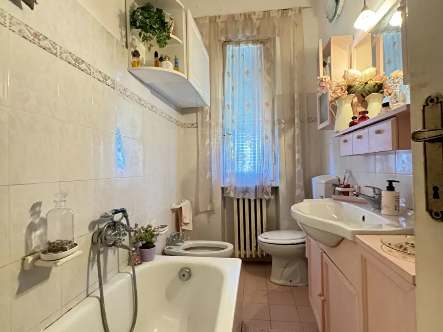 Immagine 34 di Porzione di casa in vendita  a Massa