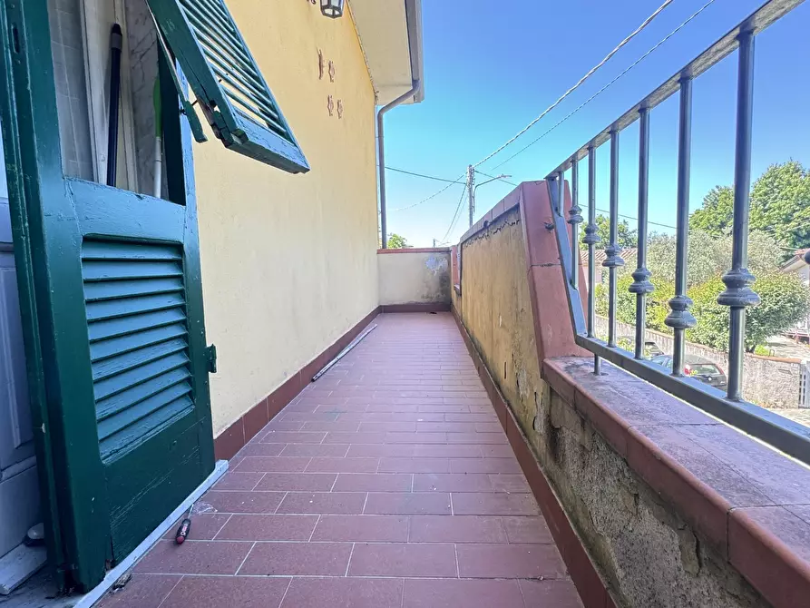 Immagine 49 di Porzione di casa in vendita  a Massa