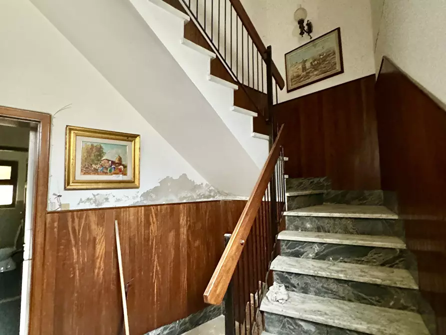 Immagine 48 di Porzione di casa in vendita  a Massa