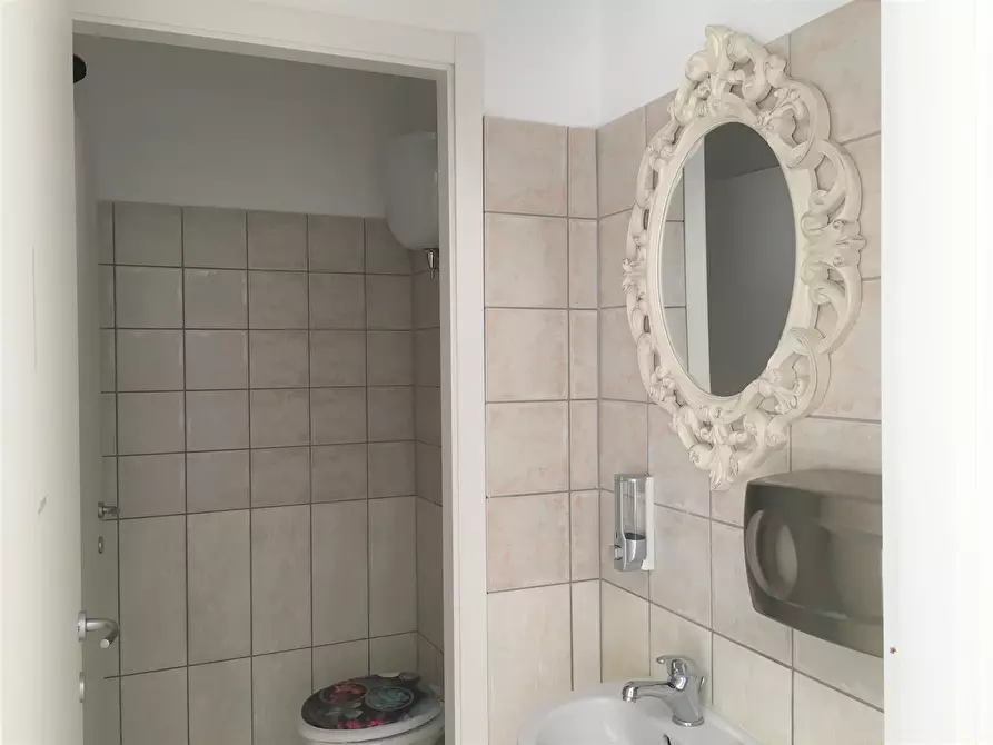 Immagine 7 di Locale commerciale in affitto  in Via della Peschiera a Anagni