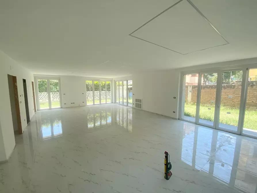 Immagine 11 di Villa in vendita  in Via Ugo Foscolo 37 a Montesilvano