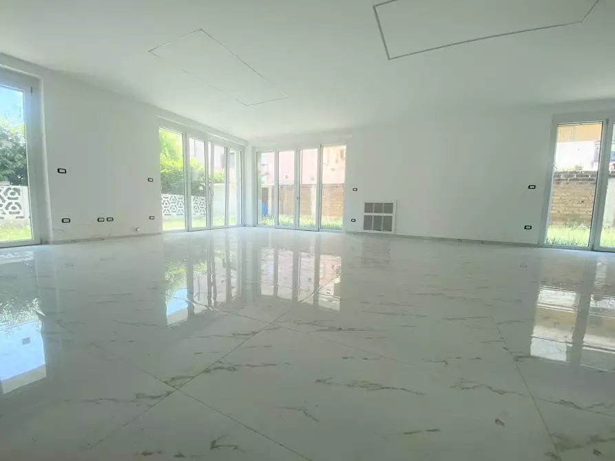 Immagine 7 di Villa in vendita  in Via Ugo Foscolo 37 a Montesilvano