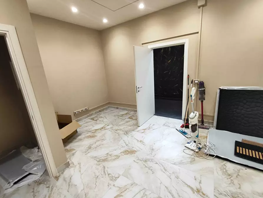 Immagine 25 di Attività commerciale in vendita  in Via Fratelli Bandiera a Guidonia Montecelio