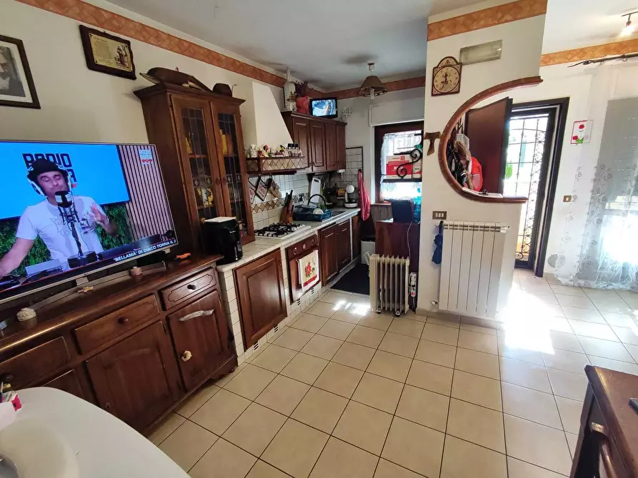 Immagine 14 di Trilocale in vendita  in Via Daniele Manin 3 a Guidonia Montecelio