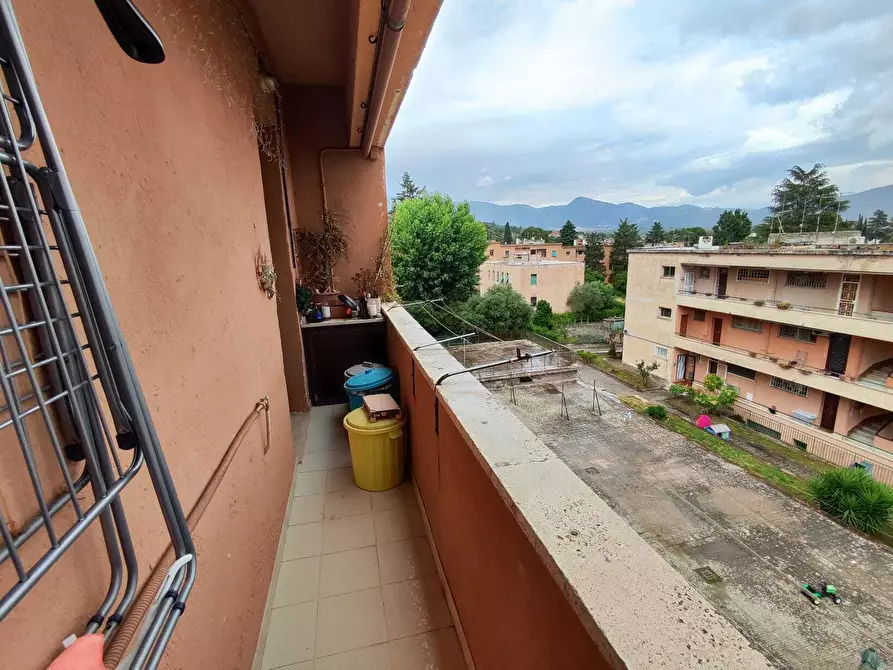 Immagine 2 di Quadrilocale in vendita  in Via Vincenzo Lunardi 2 a Guidonia Montecelio