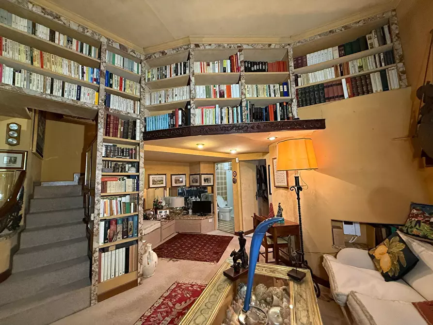 Immagine 51 di Pentalocale in vendita  in Via Salaria 126 a Roma