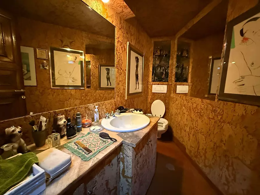 Immagine 35 di Pentalocale in vendita  in Via Salaria 126 a Roma