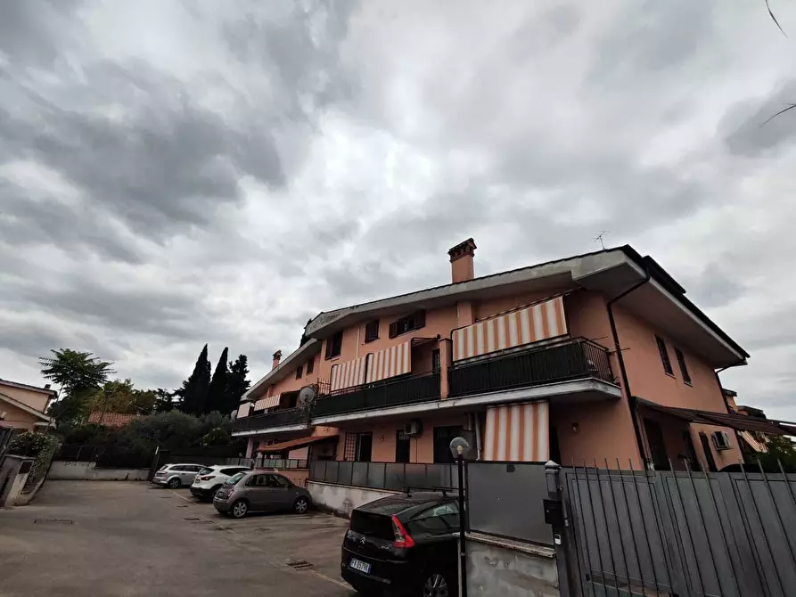 Immagine 2 di Trilocale in vendita  in Via Giuseppe Garibaldi 208 a Guidonia Montecelio