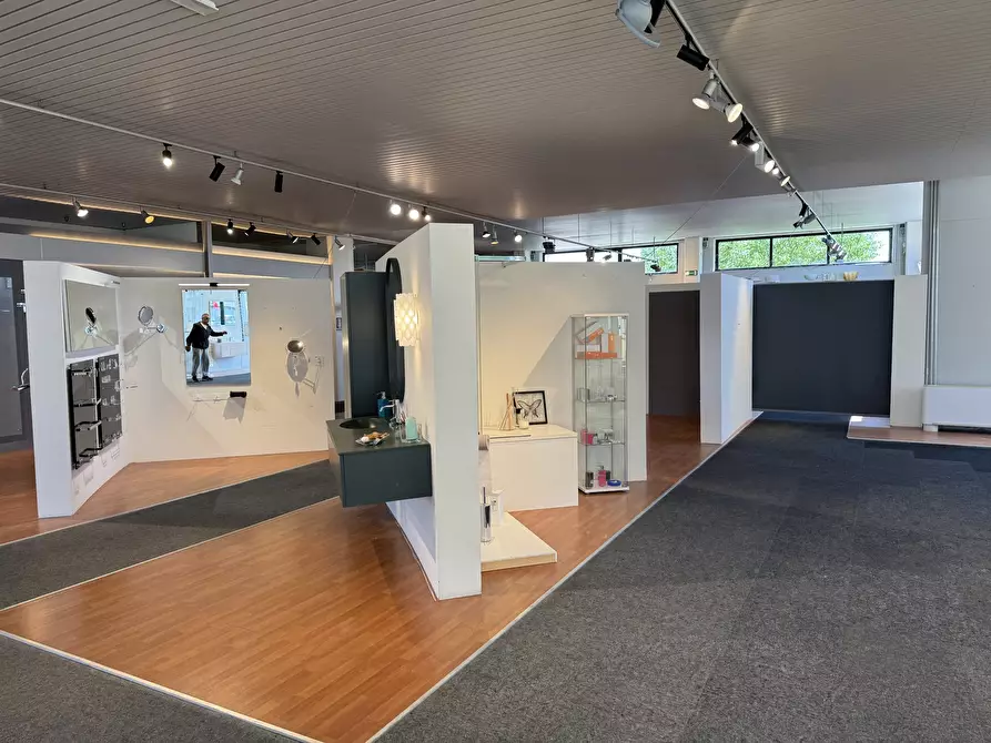Immagine 9 di Showroom in affitto  in Via Codognino 46 a Cornegliano Laudense