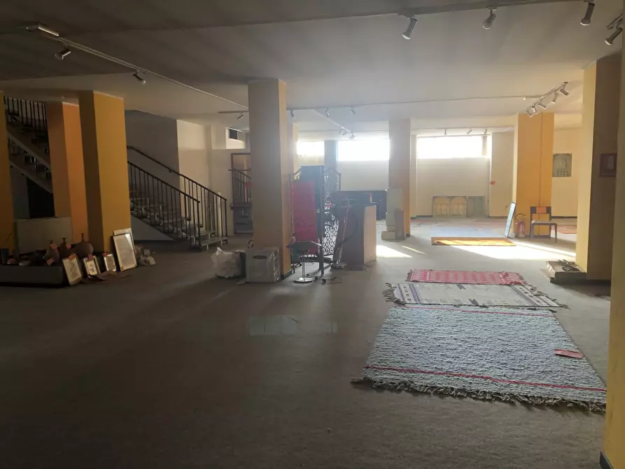 Immagine 10 di Magazzino in vendita  in Piazza XXV Aprile a Lodi