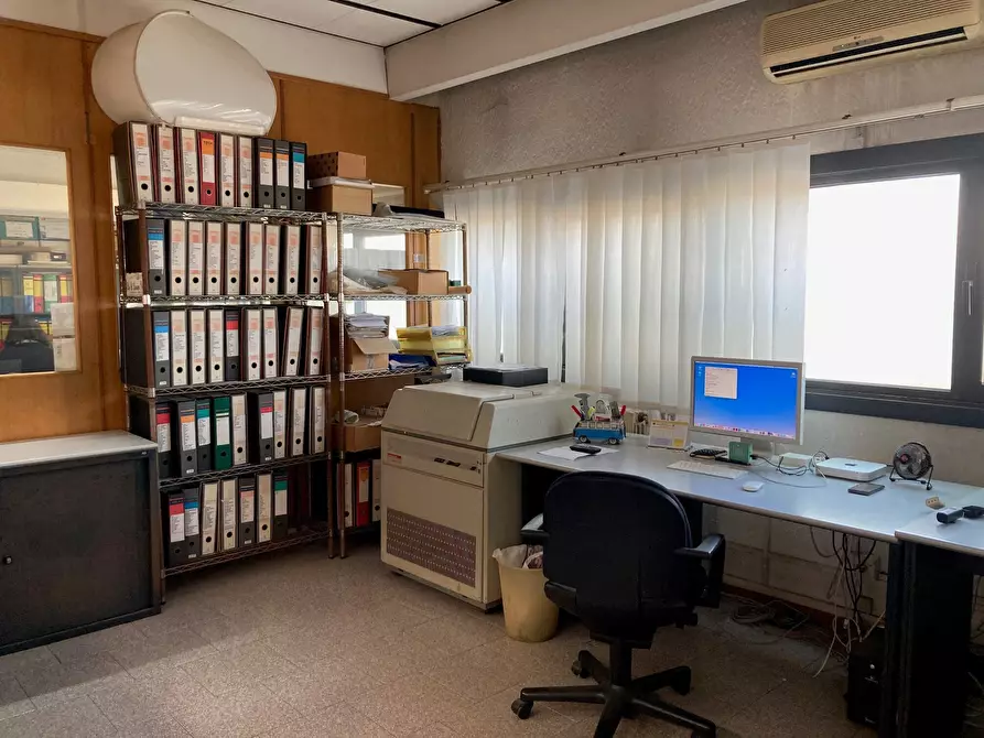 Immagine 2 di Attività commerciale in vendita  in Via Giuseppe Di Vittorio 1 a Peschiera Borromeo