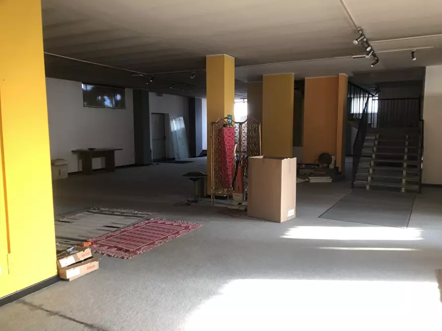 Immagine 1 di Magazzino in vendita  in Piazza XXV Aprile a Lodi