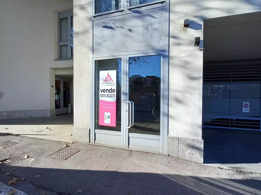 Immagine 20 di Locale commerciale in vendita  in Viale Pavia 18 a Lodi