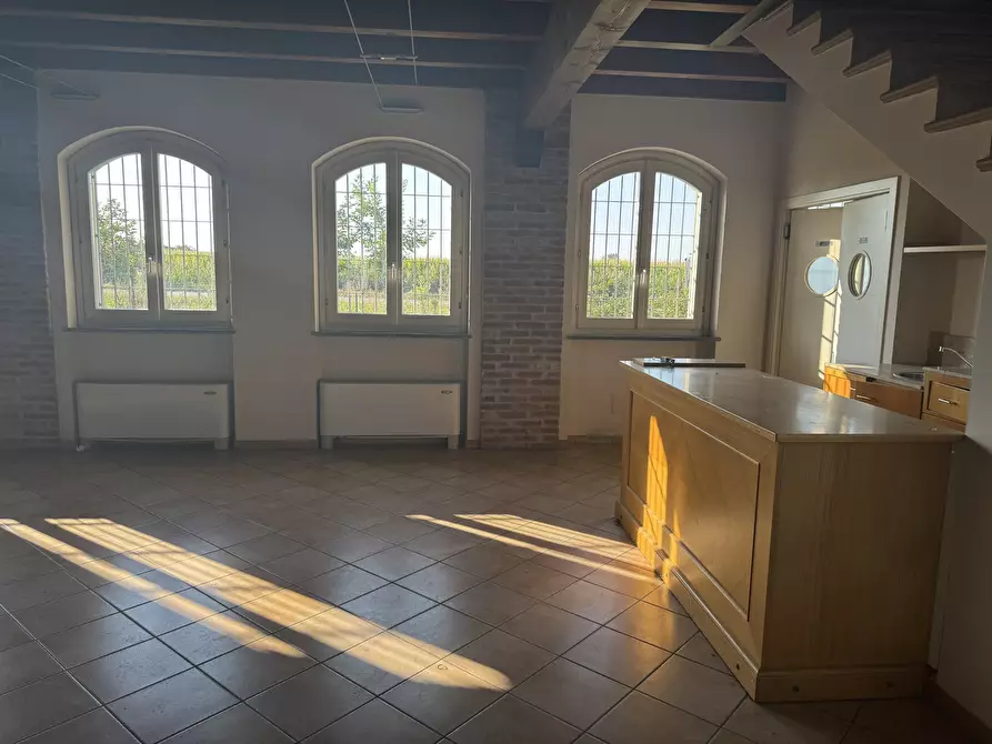 Immagine 9 di Locale commerciale in vendita  in Via Ca' De Mazzoli 6060 a Livraga