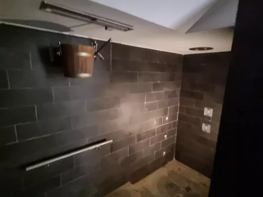 Immagine 10 di Locale commerciale in vendita  in Via Carlo Oreglio 7 a Melzo