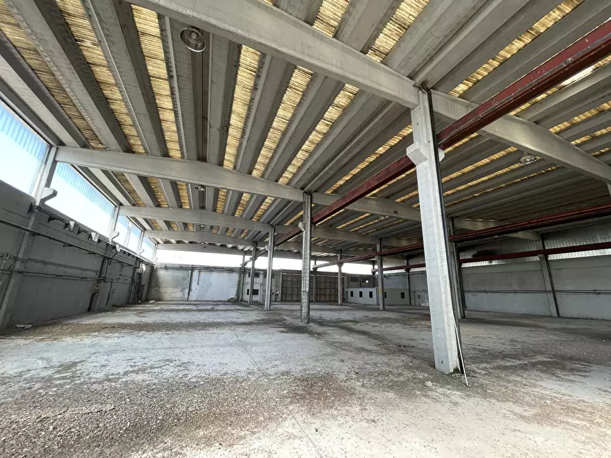 Immagine 1 di Capannone industriale in vendita  in Via delle Barazzine 4 a Pieve Porto Morone