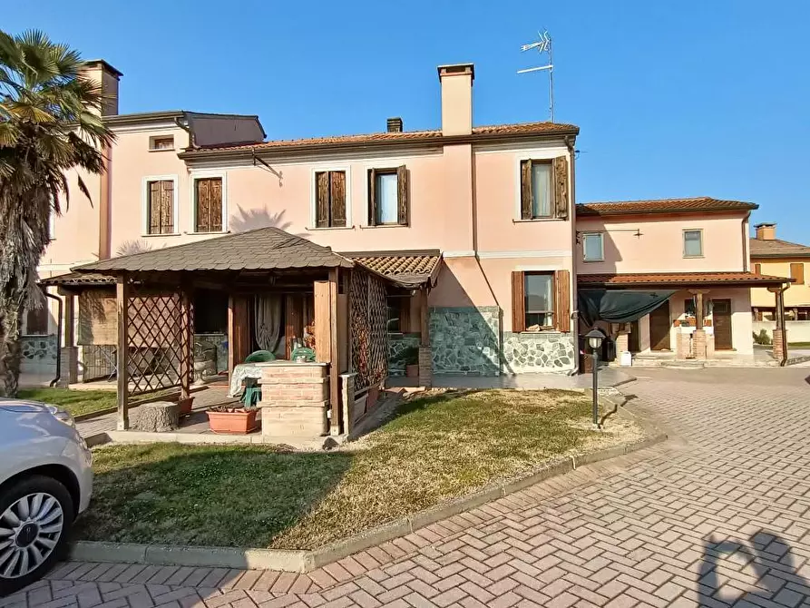 Immagine 1 di Porzione di casa in vendita  a Arqua' Polesine