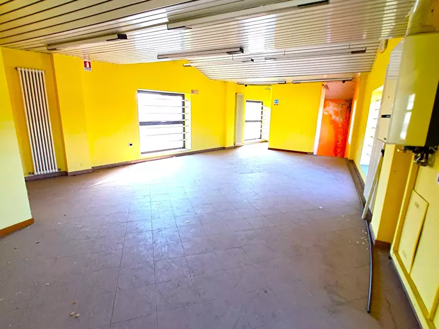 Immagine 20 di Attività commerciale in affitto  a Rovigo