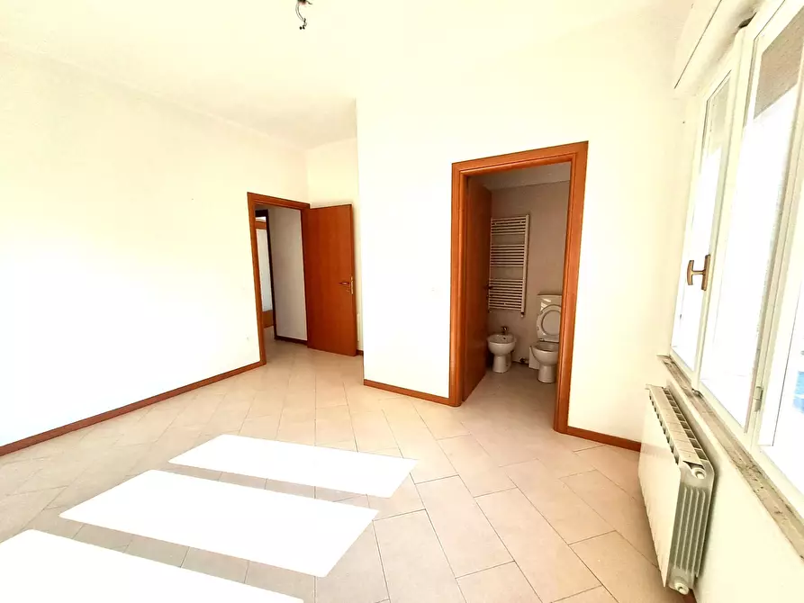 Immagine 10 di Ufficio in vendita  a Rovigo