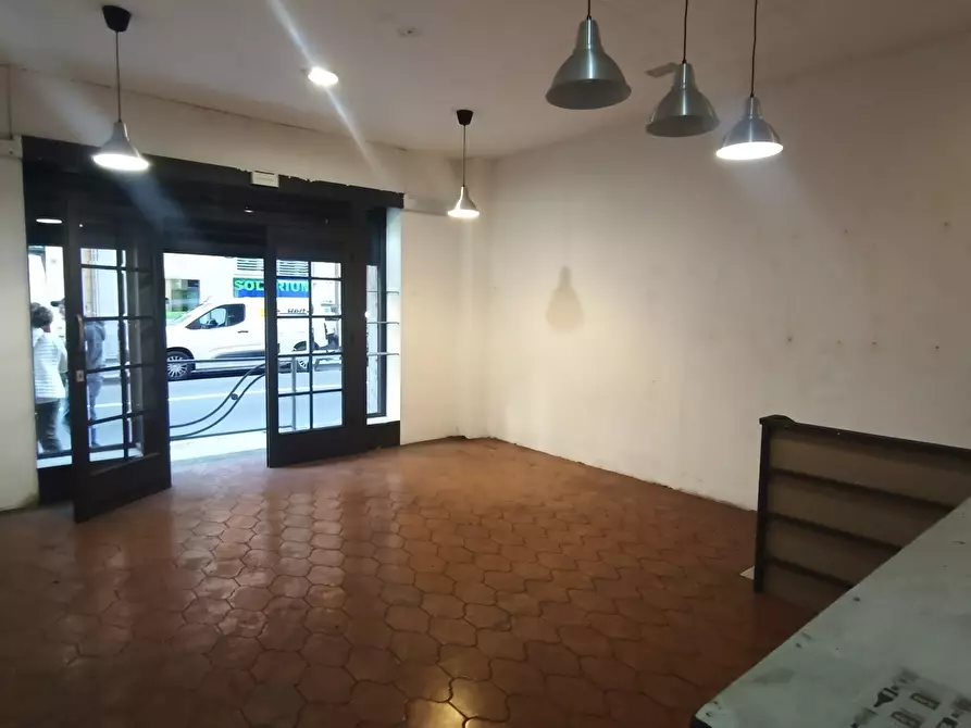 Immagine 5 di Locale commerciale in vendita  in Via Alessandro Volta a San Remo