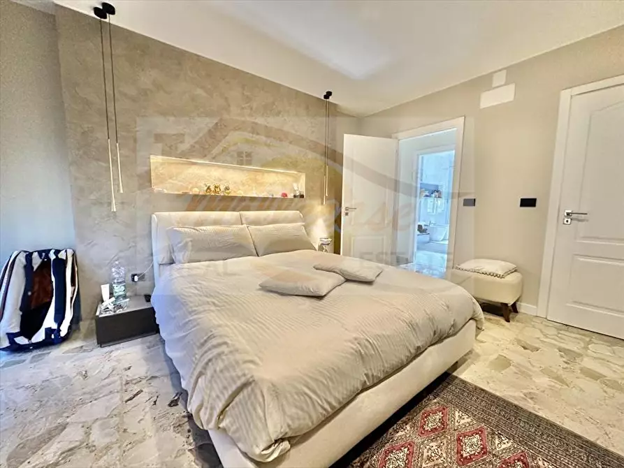 Immagine 19 di Pentalocale in vendita  in VIA MINEO a Siracusa