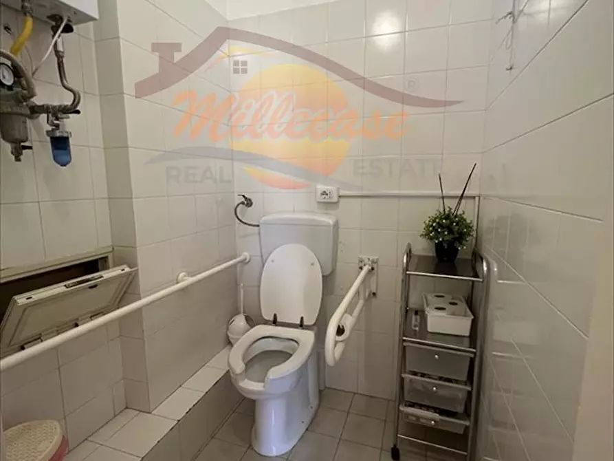 Immagine 15 di Locale commerciale in vendita  in VIALE TICA a Siracusa