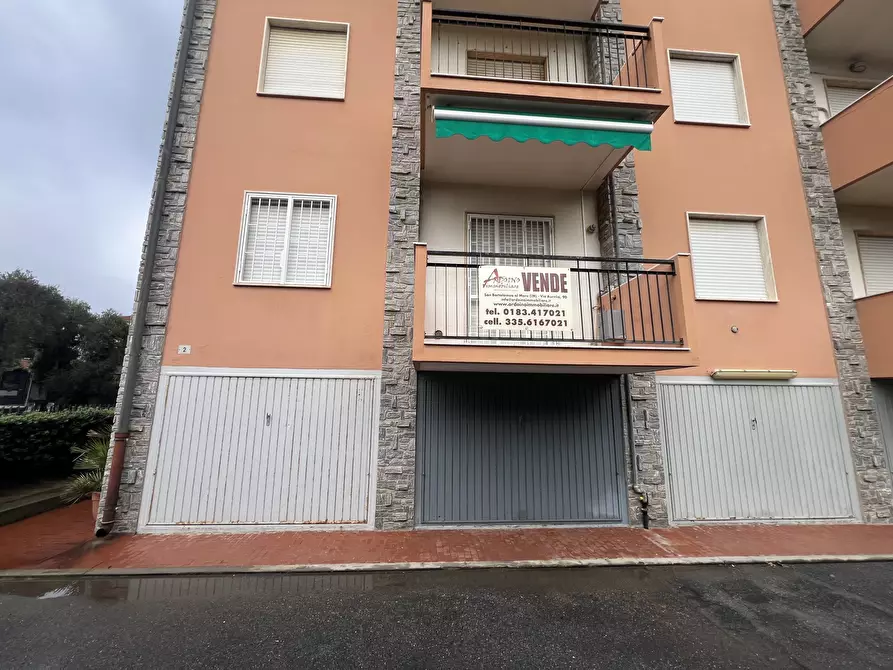 Immagine 40 di Bilocale in vendita  in Largo Parodi 1 a San Bartolomeo Al Mare
