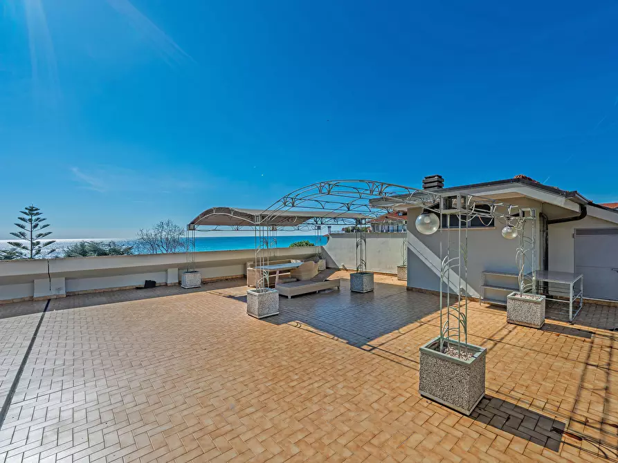 Immagine 39 di Attico in vendita  in Viale Europa 5 a San Bartolomeo Al Mare