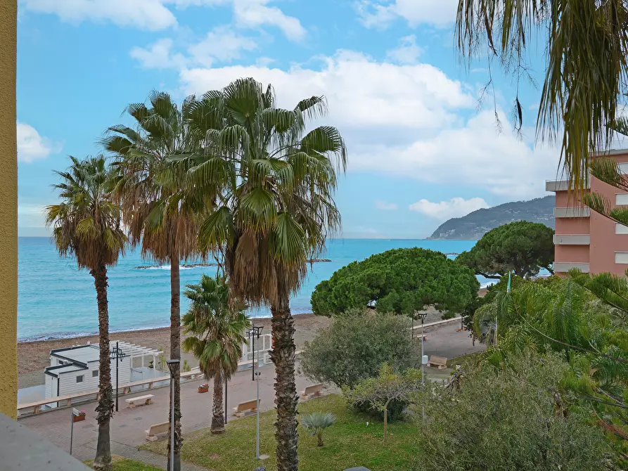 Immagine 7 di Quadrilocale in vendita  in Via Sicilia a San Bartolomeo Al Mare