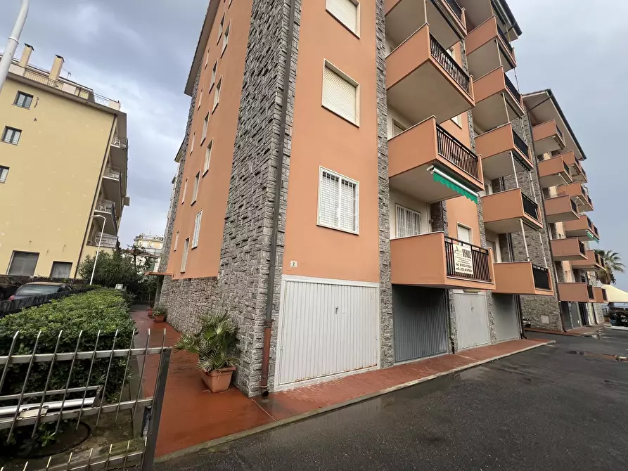 Immagine 38 di Bilocale in vendita  in Largo Parodi 1 a San Bartolomeo Al Mare