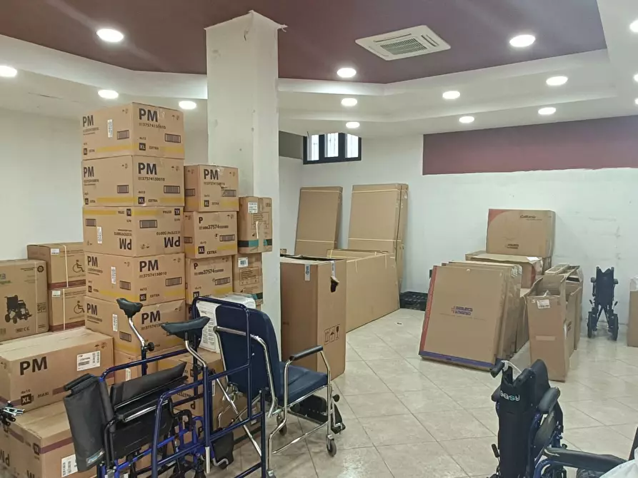 Immagine 3 di Locale commerciale in affitto  in Via dei Bizantini a Lamezia Terme