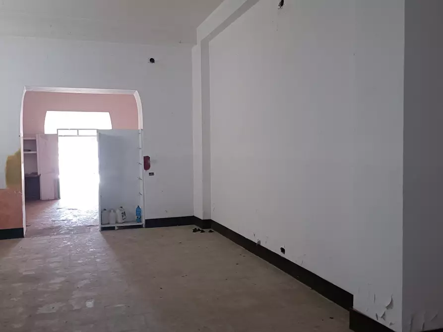 Immagine 3 di Locale commerciale in affitto  in Via Guglielmo Marconi a Lamezia Terme