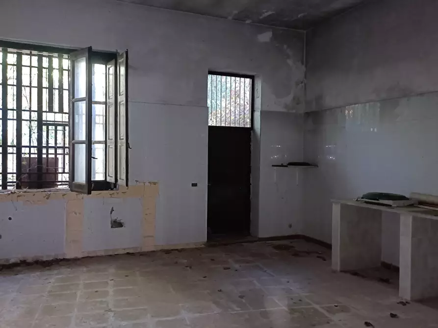 Immagine 2 di Locale commerciale in affitto  in Via Guglielmo Marconi a Lamezia Terme