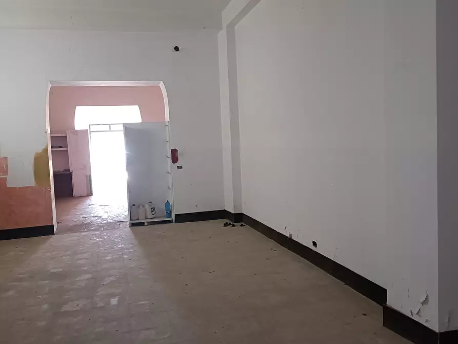 Immagine 4 di Locale commerciale in affitto  in Via Guglielmo Marconi a Lamezia Terme