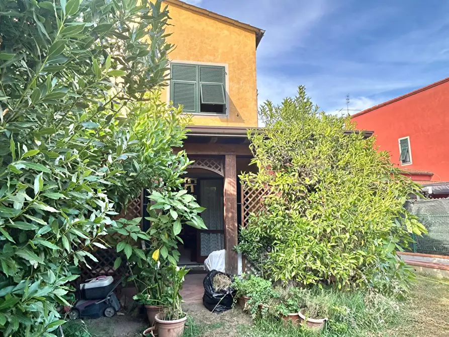 Immagine 3 di Pentalocale in vendita  a Sarzana