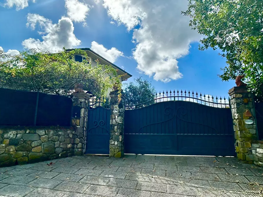 Immagine 4 di Villa in vendita  a Sarzana