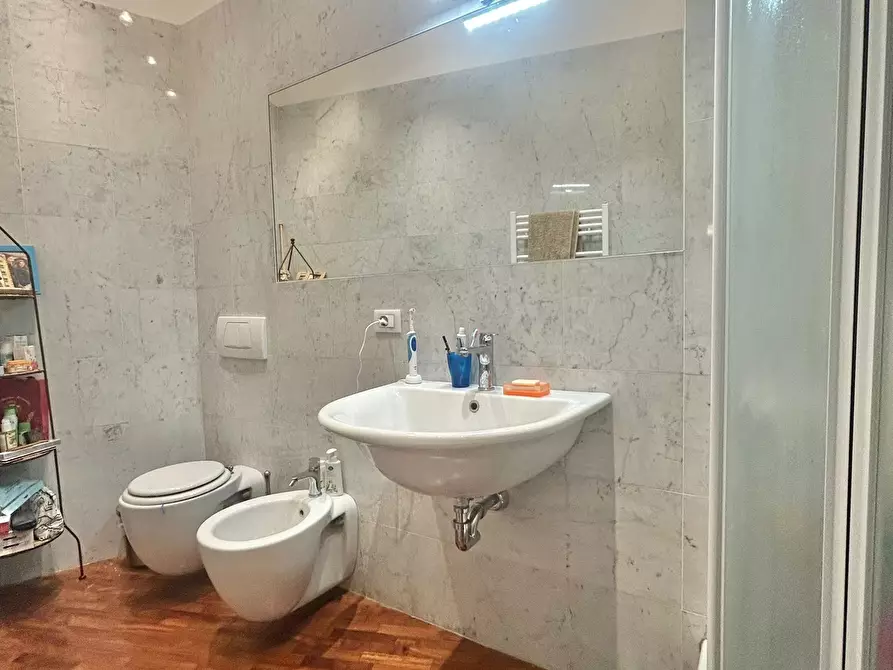 Immagine 18 di Pentalocale in vendita  a Sarzana