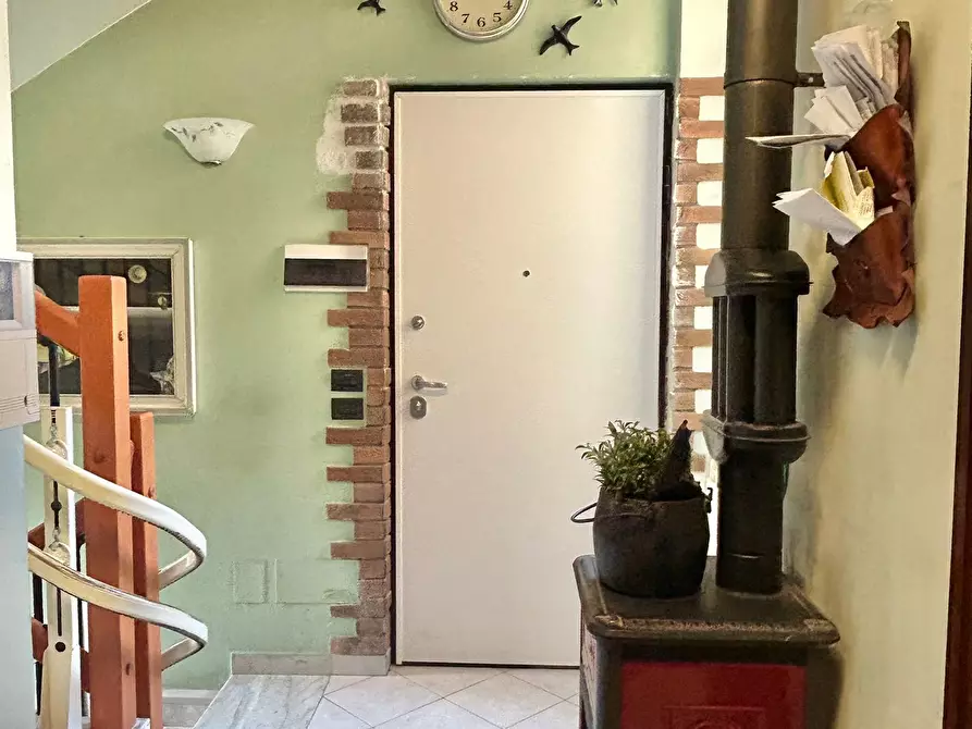 Immagine 12 di Porzione di casa in vendita  a Sarzana