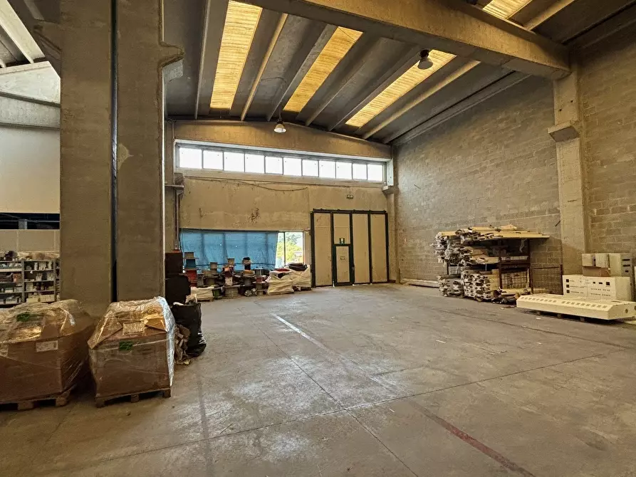 Immagine 7 di Attività artigianale in vendita  a Sarzana