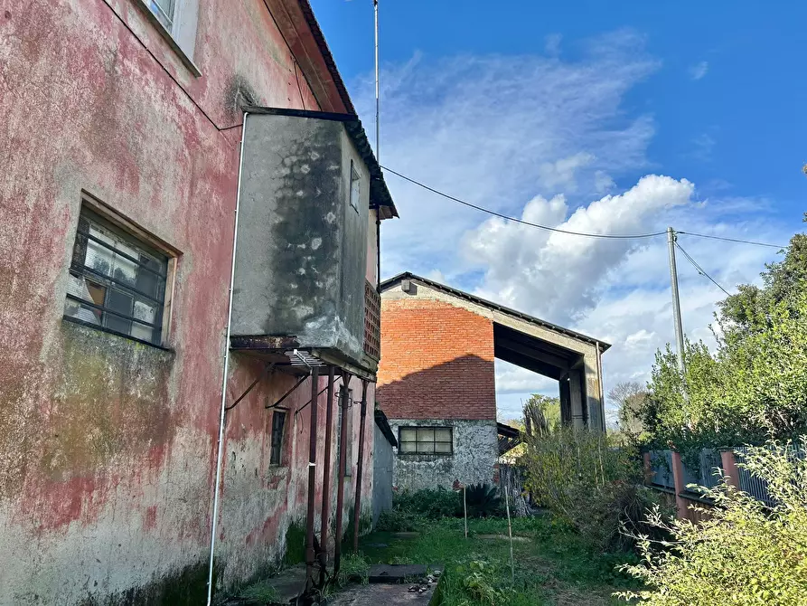 Immagine 14 di Rustico / casale in vendita  a Sarzana