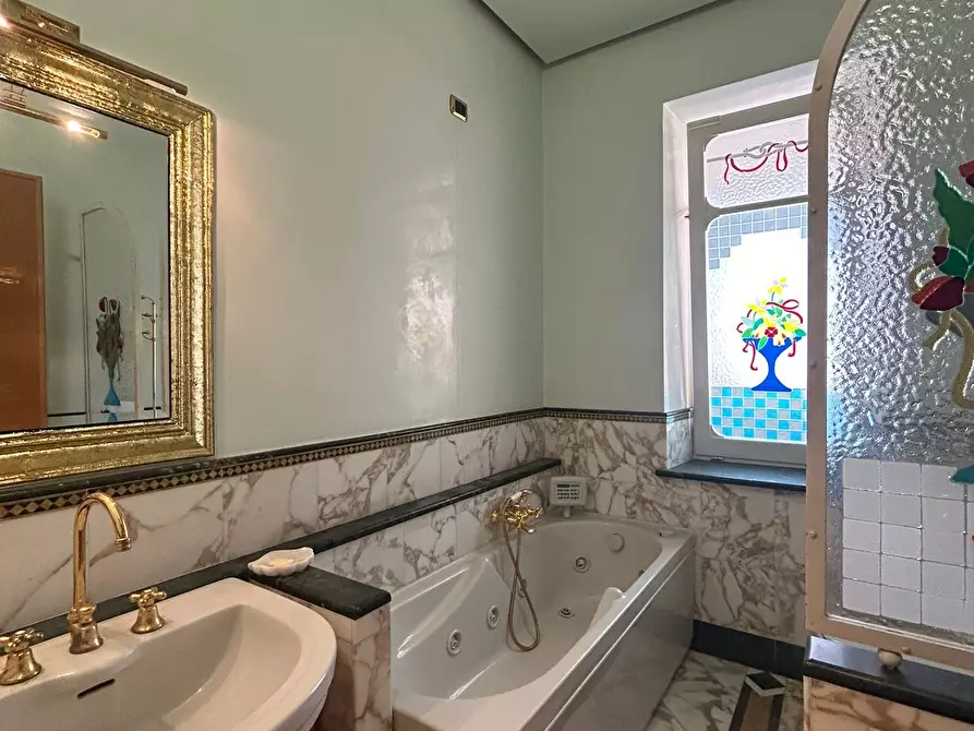 Immagine 25 di Pentalocale in vendita  a Sarzana