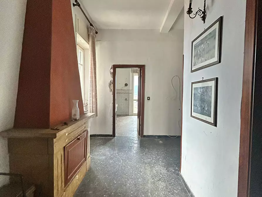 Immagine 8 di Pentalocale in vendita  a Sarzana