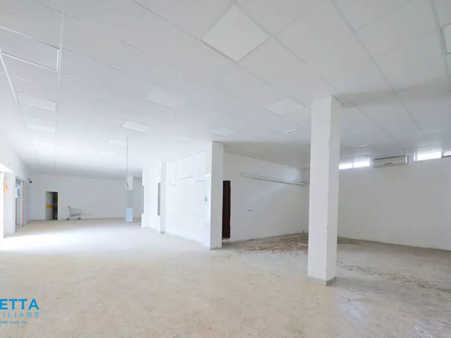 Immagine 18 di Locale commerciale in vendita  in Corso Vittorio Emanuele II 11 a Taranto