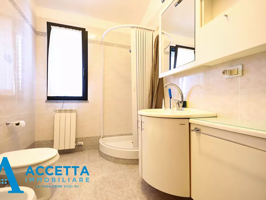 Immagine 21 di Trilocale in vendita  in Via Sciabelle 11 a Taranto